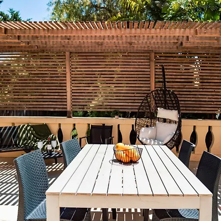 Taz Zuzu, The Gozo Retreat For Dreamers & Doers