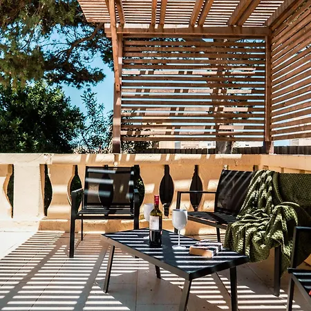Taz Zuzu, The Gozo Retreat For Dreamers & Doers *